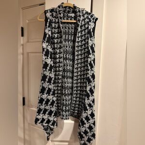 Sleeveless sweater vest size Medium